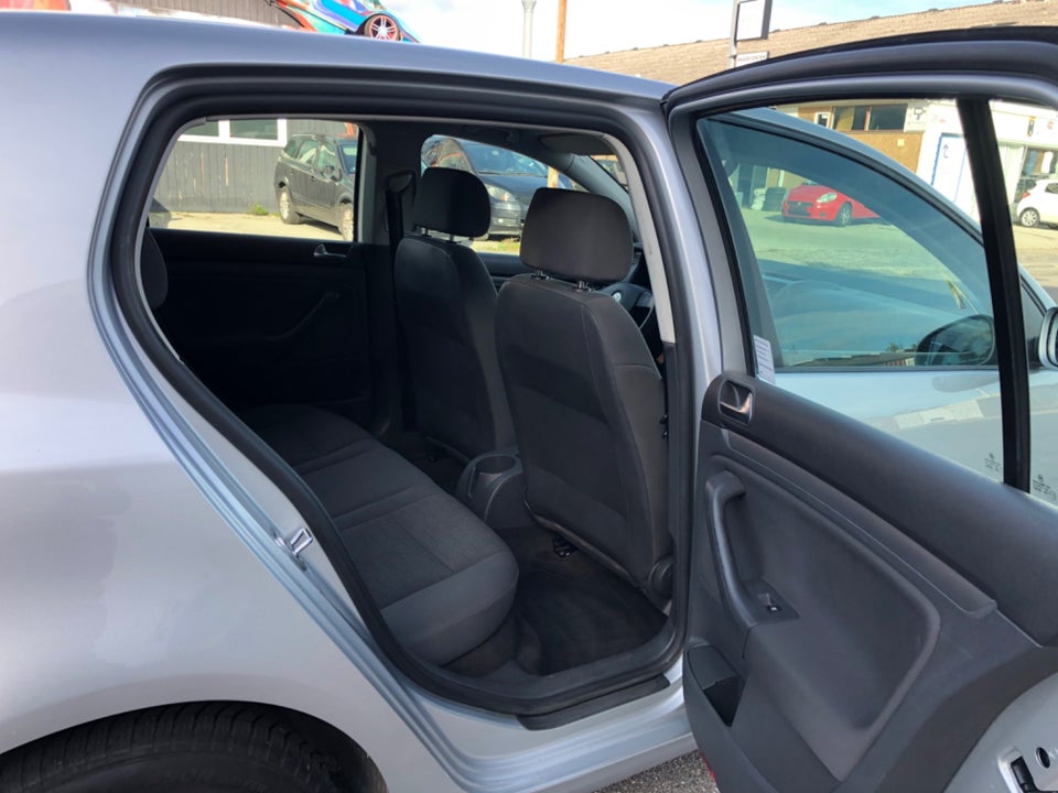 VW Golf V 1,6 FSi Comfortline 5d