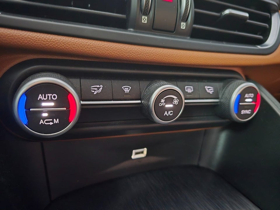 Alfa Romeo Giulia 2,0 T 200 Super aut. 4d