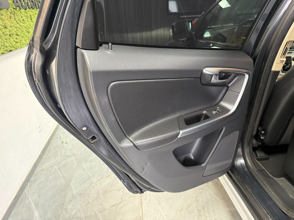 Volvo XC60 2,0 D3 136 Kinetic aut. Van 5d