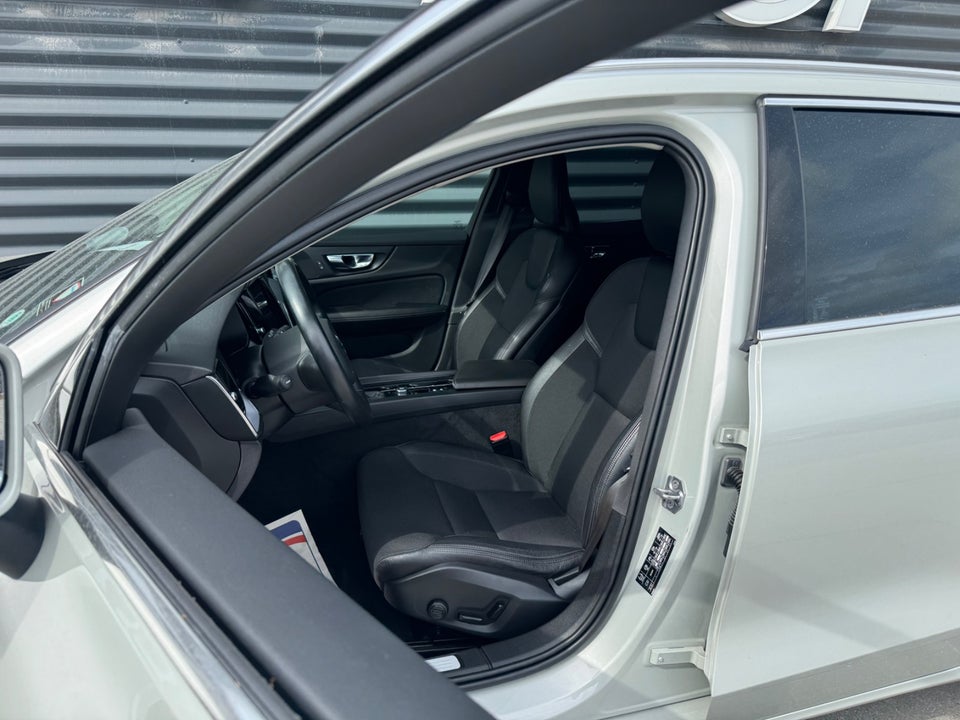 Volvo V60 2,0 D4 190 Momentum aut. 5d