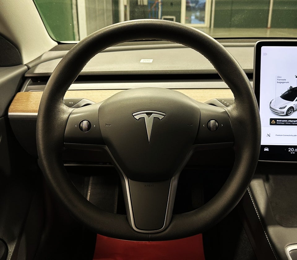 Tesla Model 3 Standard Range+ RWD 4d