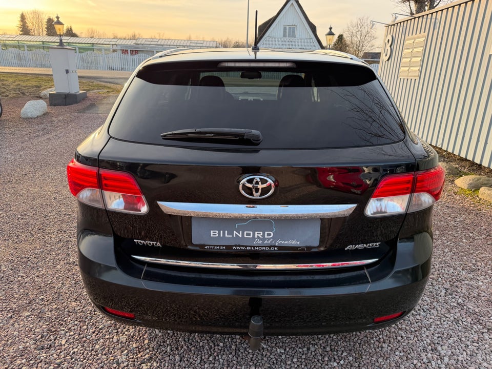 Toyota Avensis 1,8 VVT-i T2 Premium stc. 5d