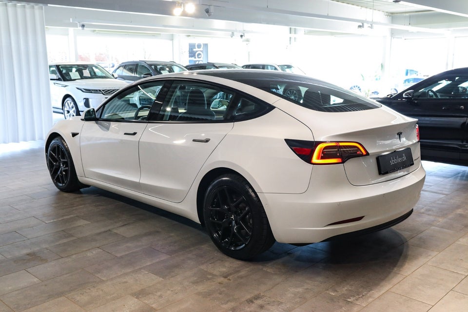 Tesla Model 3 Long Range AWD 4d