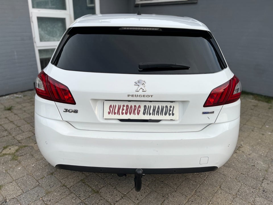 Peugeot 308 1,2 e-THP 110 Style 5d