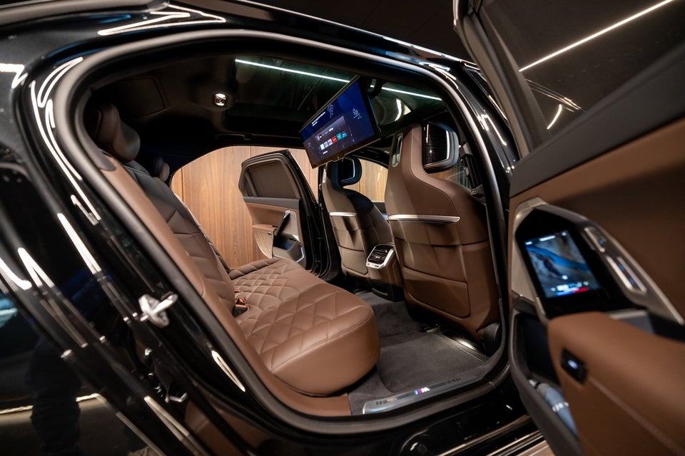 BMW i7 eDrive50 M-Sport 4d