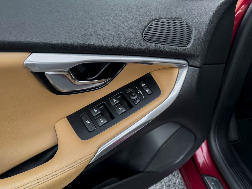 Volvo V40 1,5 T3 152 Inscription aut. 5d