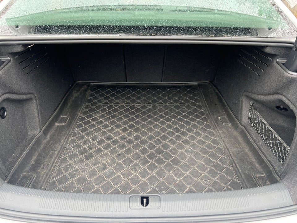 Audi A4 40 TFSi Sport S-tr. 4d