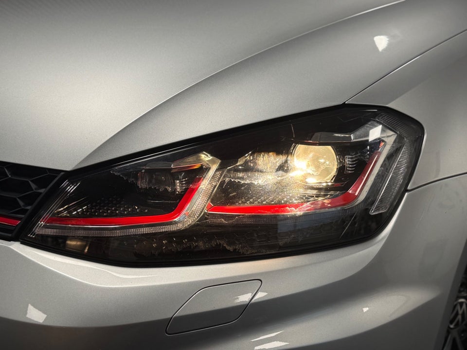 VW Golf VII 2,0 GTi Performance DSG BMT 5d