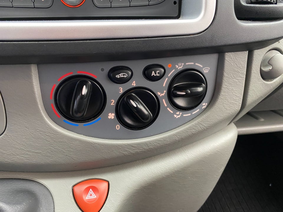 Renault Trafic T27 2,0 dCi 115 L1H1 Kombi 4d