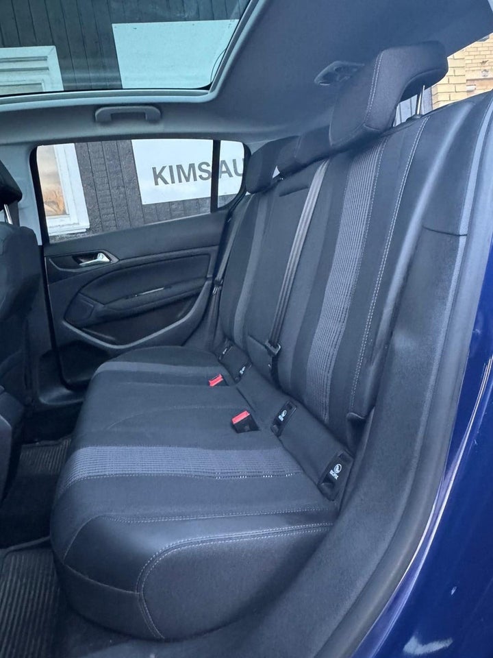 Peugeot 308 1,2 e-THP 130 Allure Sky 5d