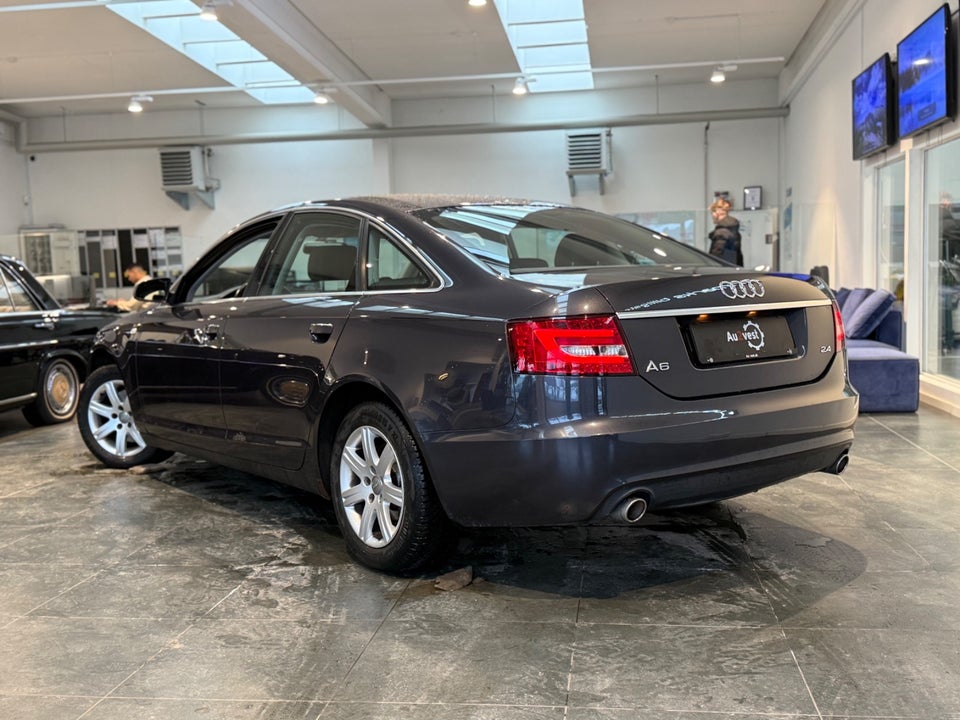 Audi A6 2,4 V6 4d