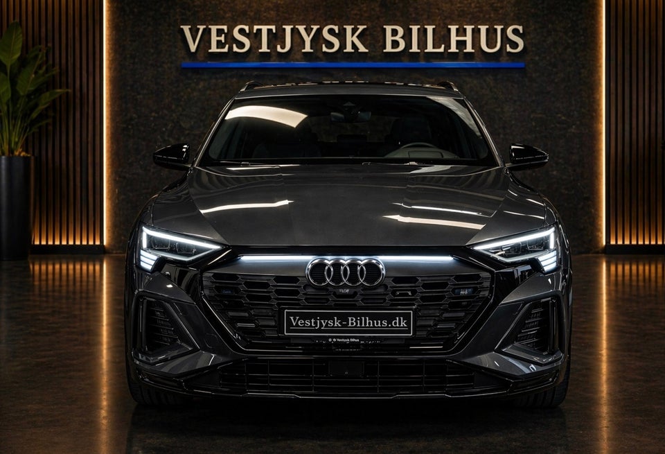 Audi Q8 e-tron 55 S-line quattro 5d