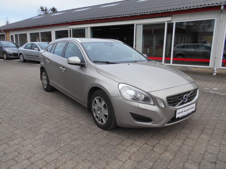 Volvo V60 1,6 T4 180 Summum aut. 5d