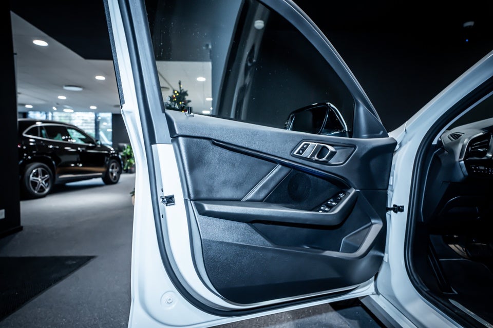 BMW 118i 1,5 Sport Line aut. 5d