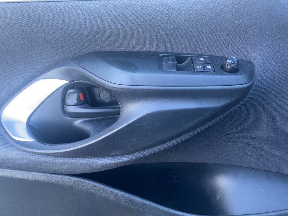 Toyota Yaris 1,5 Hybrid Essential e-CVT 5d