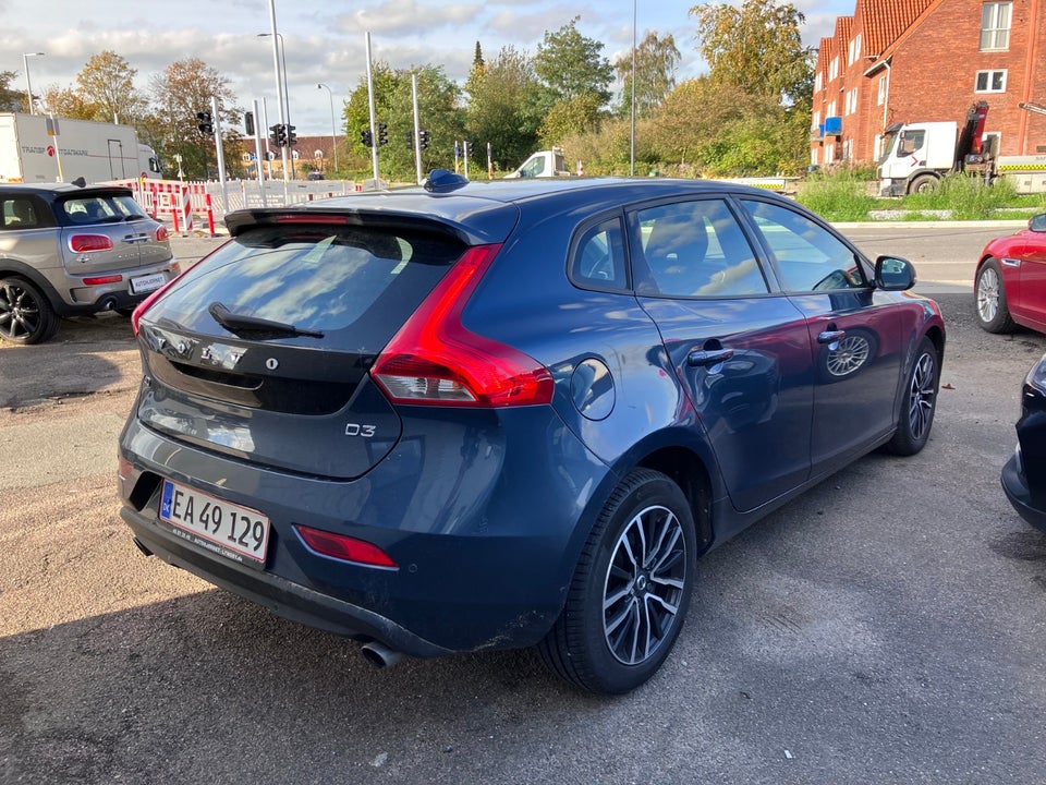 Volvo V40 2,0 D3 150 Momentum aut. 5d