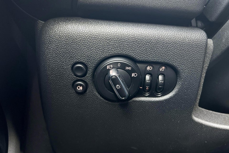 MINI Cooper SE Essential 3d