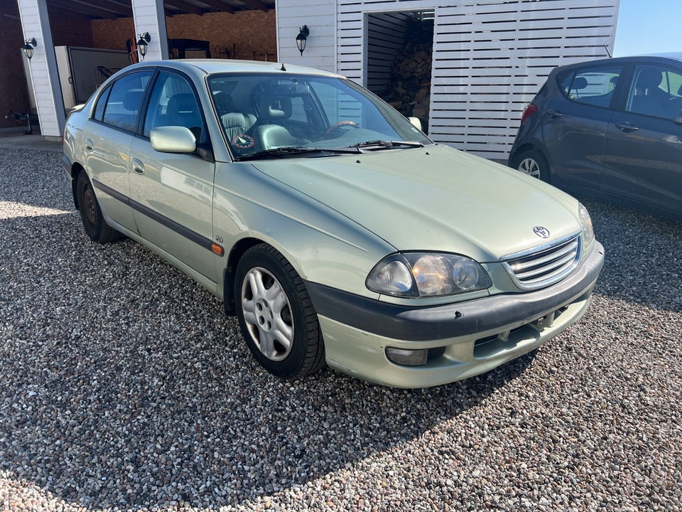 Toyota Avensis 2,0 Sol aut. 4d