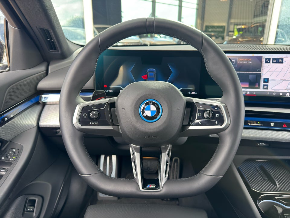 BMW i5 eDrive40 M-Sport 4d
