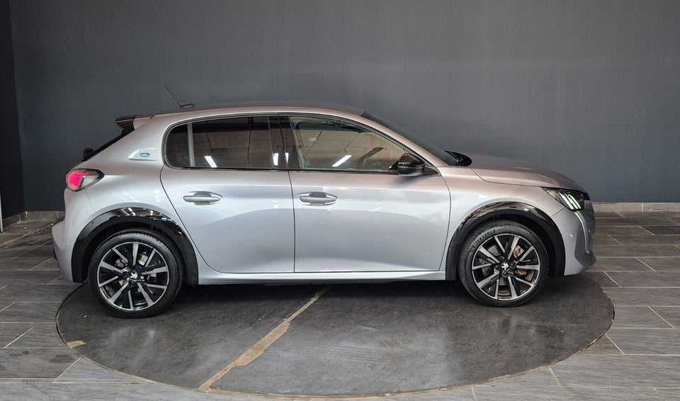 Peugeot e-208 50 GT Pack 5d