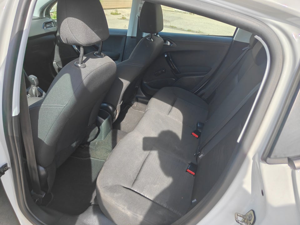 Peugeot 208 1,0 VTi Access Air 5d