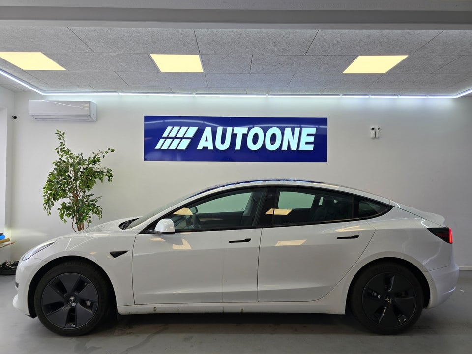 Tesla Model 3 Standard Range+ RWD 4d