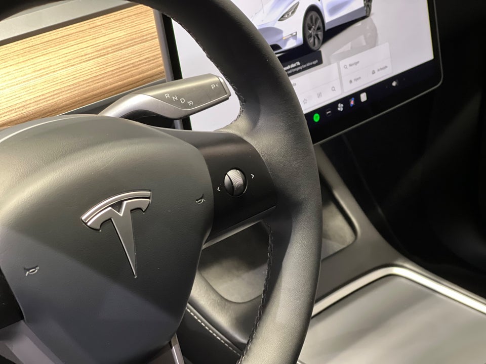 Tesla Model Y Long Range AWD 5d