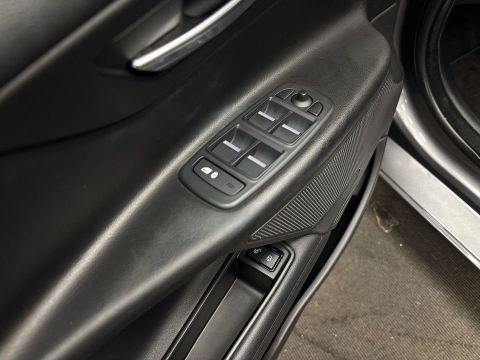 Jaguar XE 2,0 D163 Prestige aut. 4d