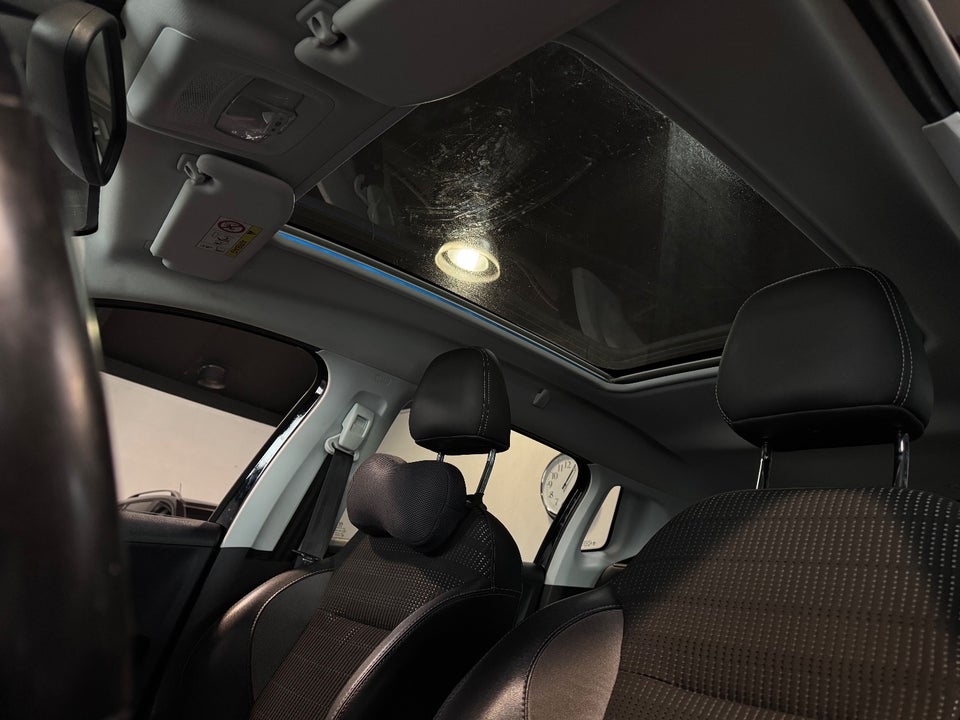 Peugeot 2008 1,6 BlueHDi 100 Allure Sky 5d