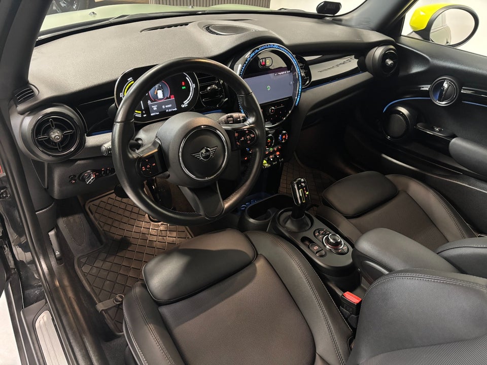 MINI Cooper SE Essential 3d