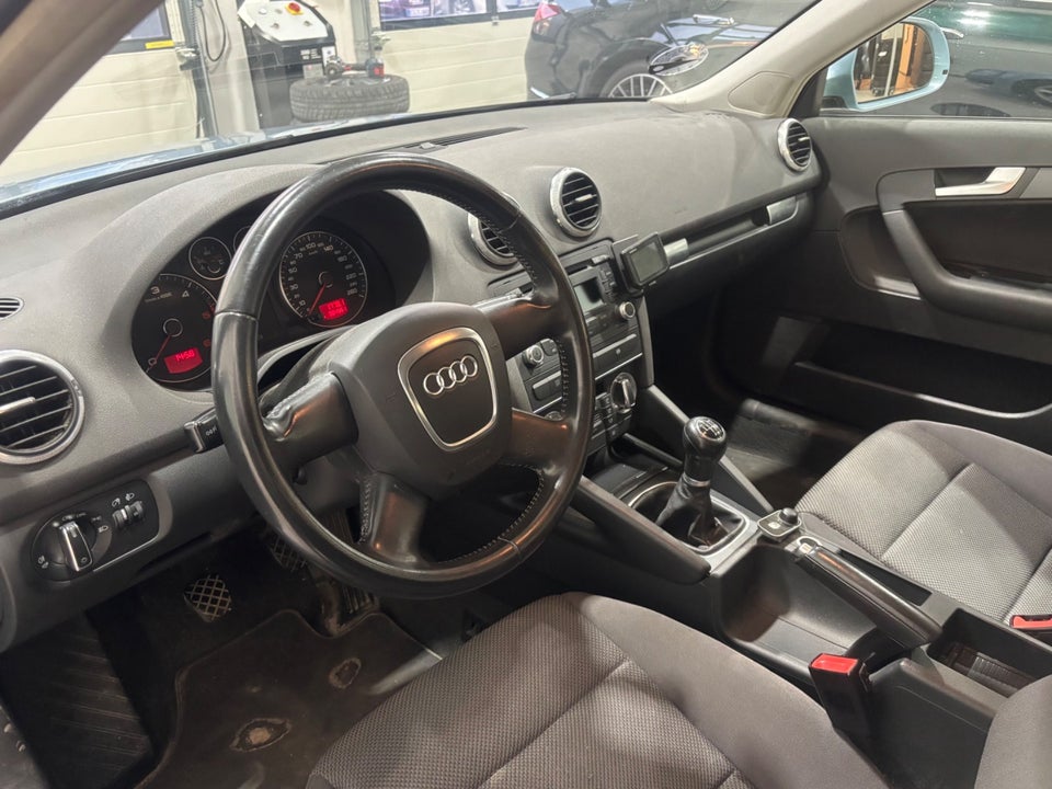 Audi A3 2,0 TDi 140 Ambiente Sportback 5d