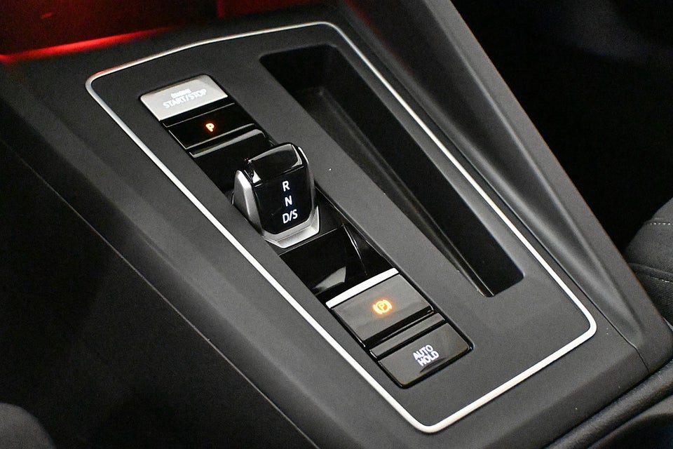 VW Golf VIII 1,4 eHybrid DSG 5d