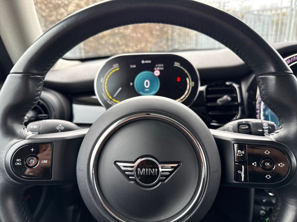 MINI Cooper SE Essential 3d