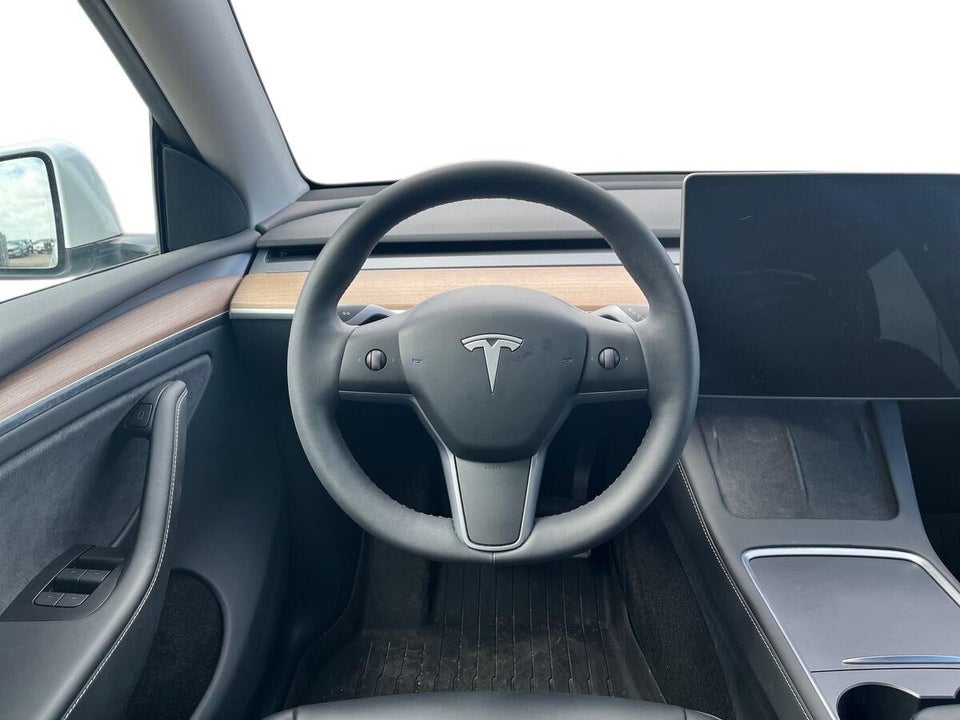 Tesla Model Y Long Range AWD 5d
