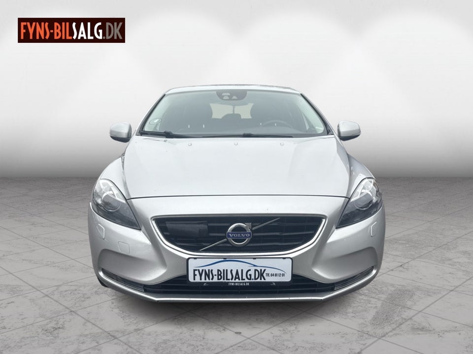 Volvo V40 2,0 D3 150 Momentum aut. 5d
