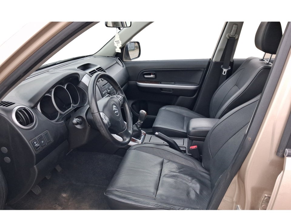 Suzuki Grand Vitara 2,0  5d
