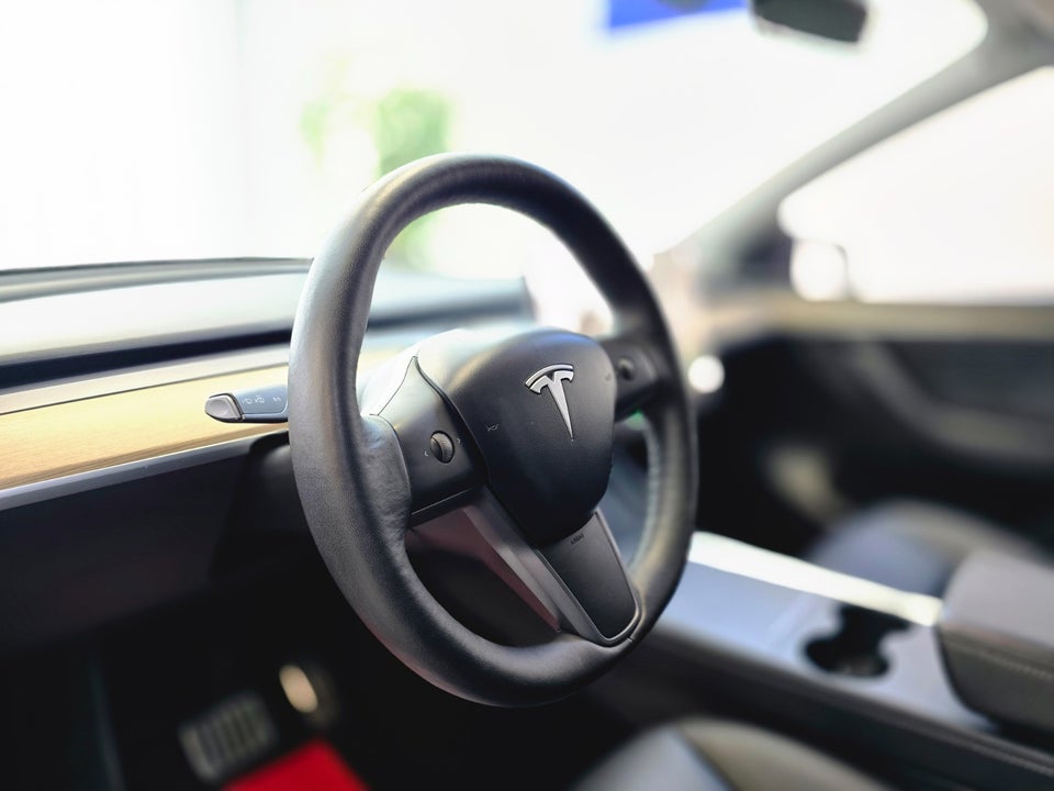 Tesla Model Y Long Range AWD 5d