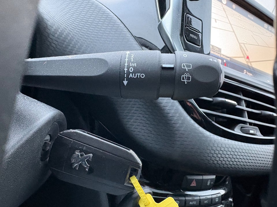 Peugeot 208 1,2 PureTech 82 Allure Sky 5d