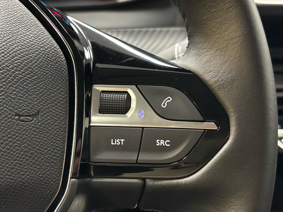 Peugeot e-208 50 Style 5d