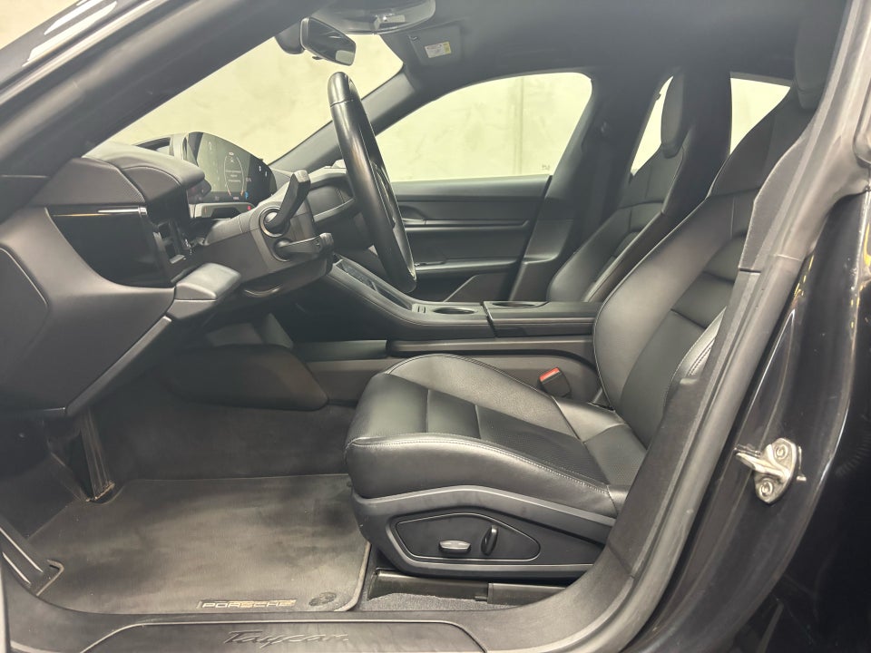 Porsche Taycan 4d