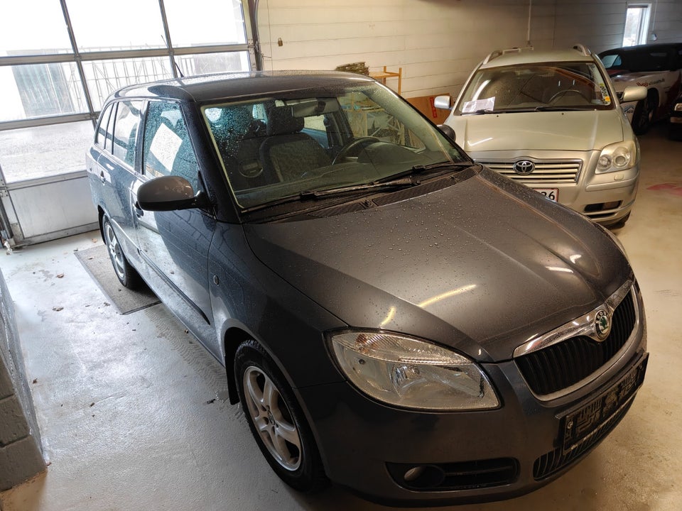 Skoda Fabia 1,4 16V Elegance Combi 5d