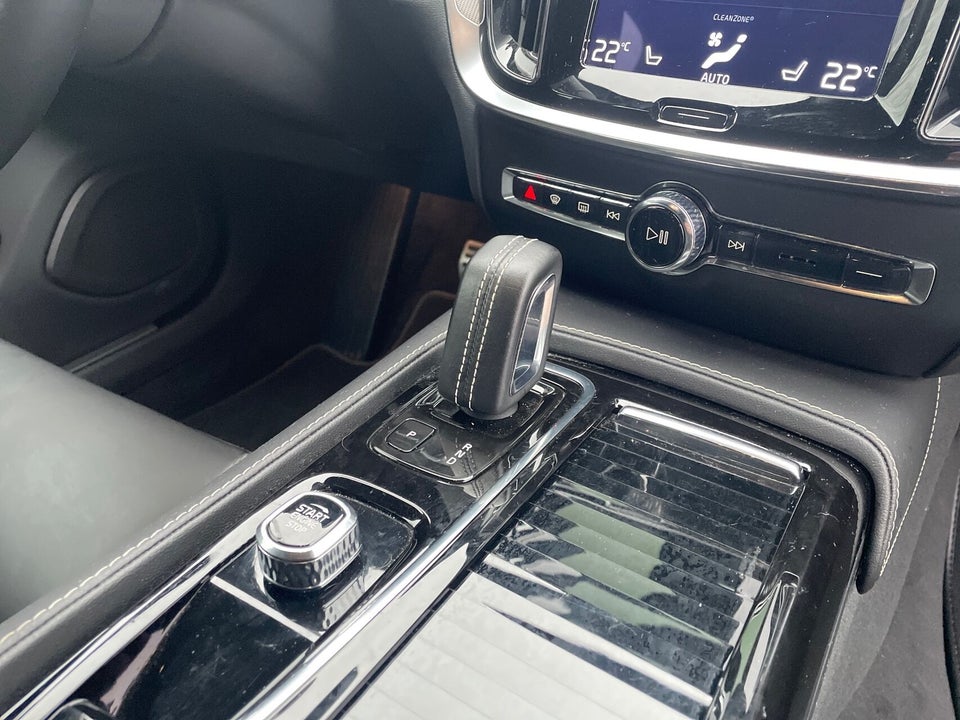 Volvo V60 2,0 T8 ReCharge R-Design aut. AWD 5d