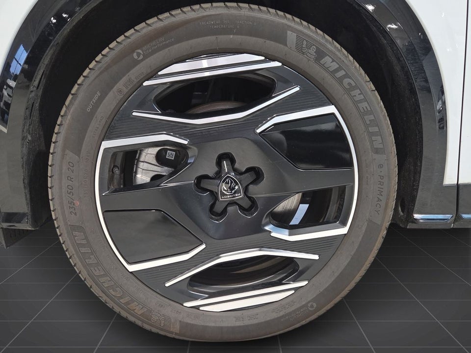 Peugeot e-3008 77 GT Pack 5d