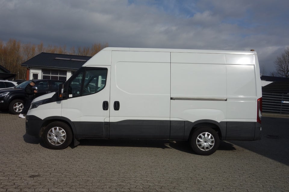 Iveco Daily 2,3 35S16 12m³ Van AG8