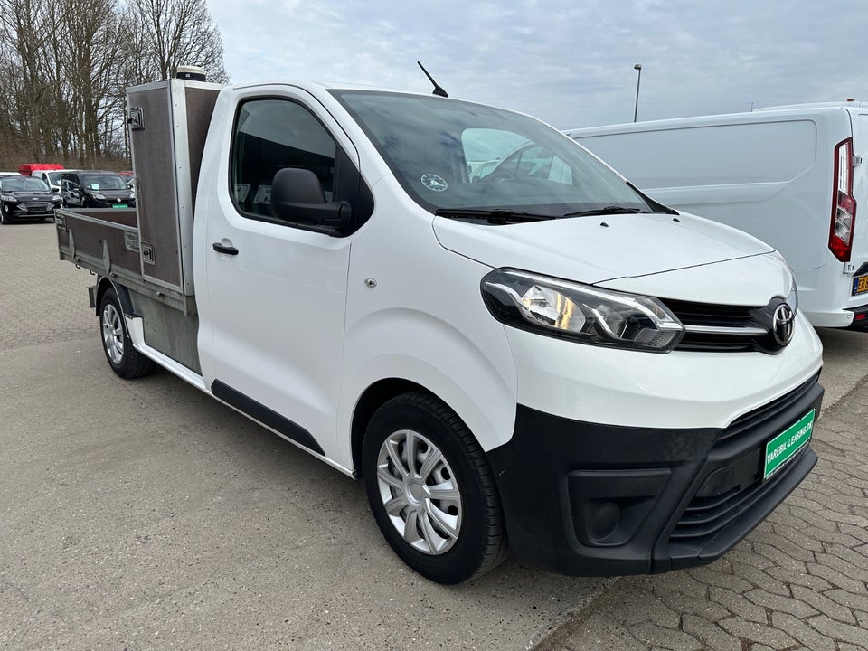 Toyota ProAce 2,0 D 120 Medium Base++ Chassis 2d