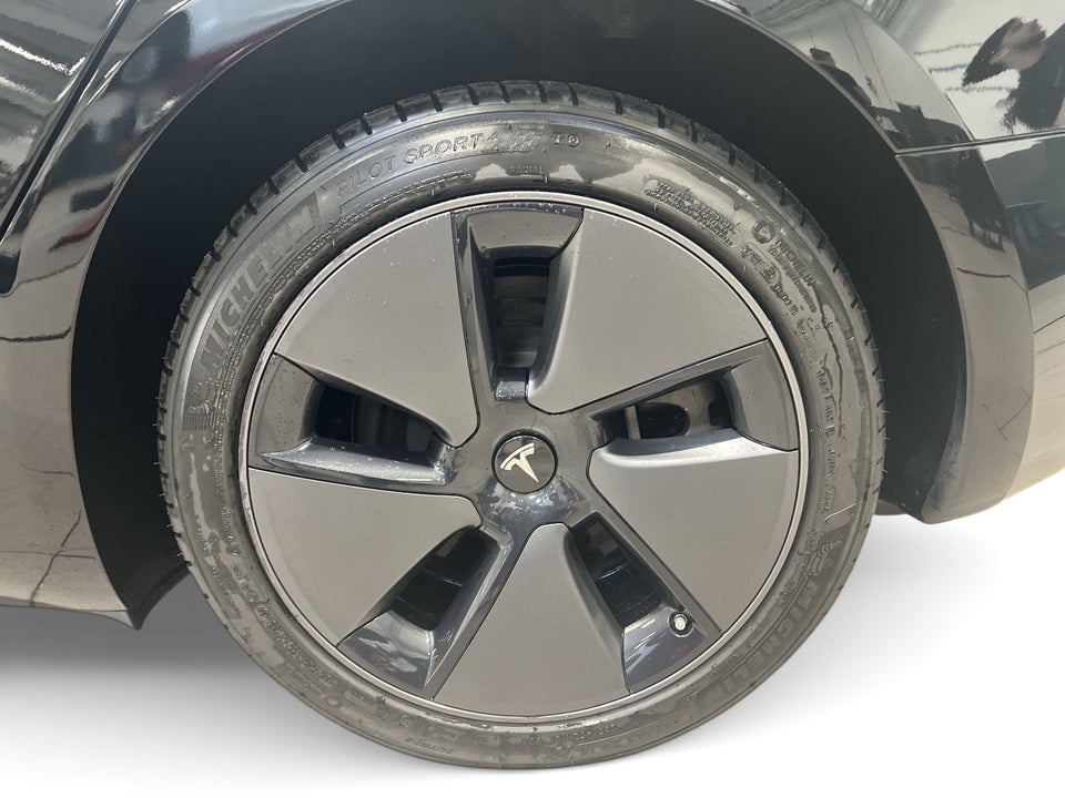 Tesla Model 3 Long Range AWD 4d