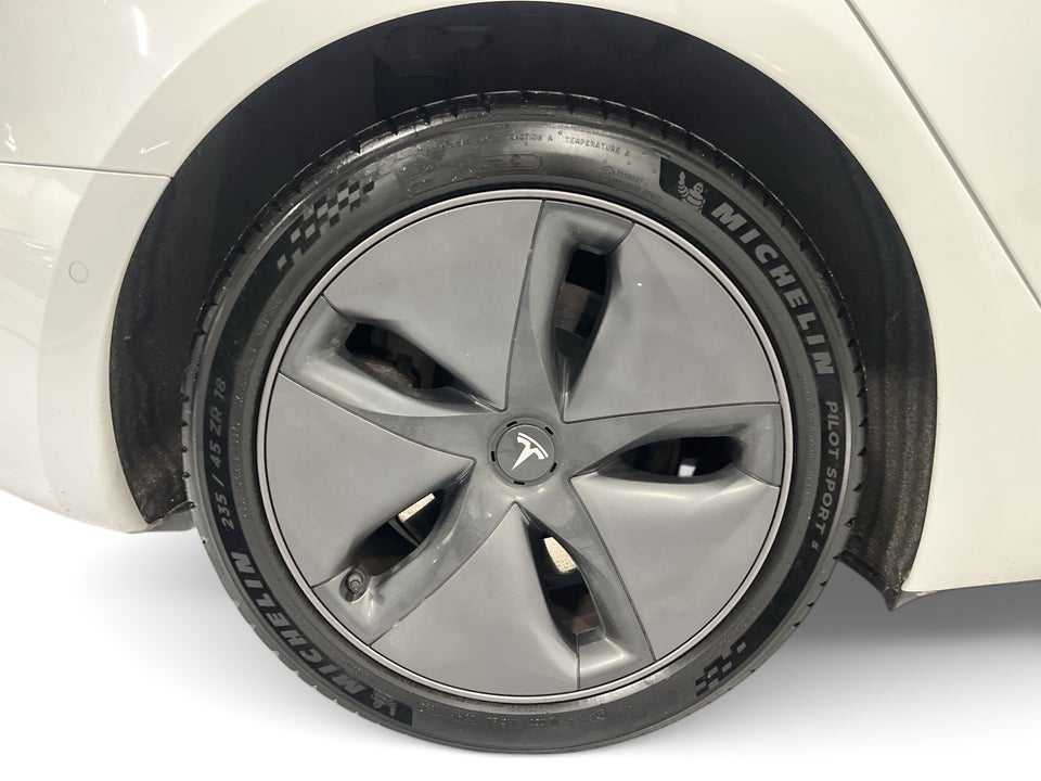 Tesla Model 3 Long Range AWD 4d