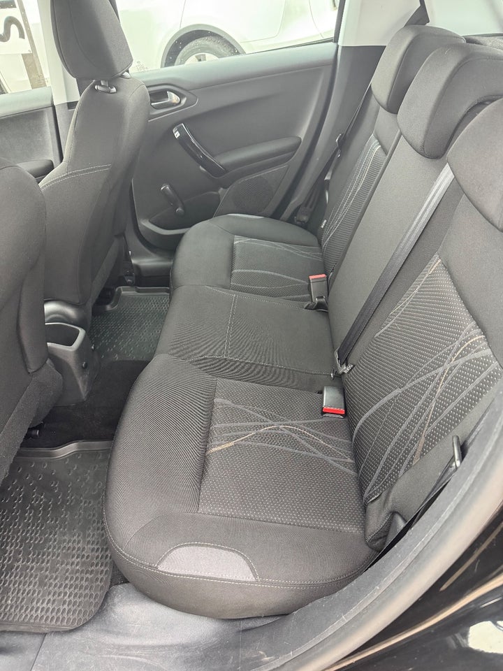 Peugeot 208 1,6 e-HDi 92 Active 5d