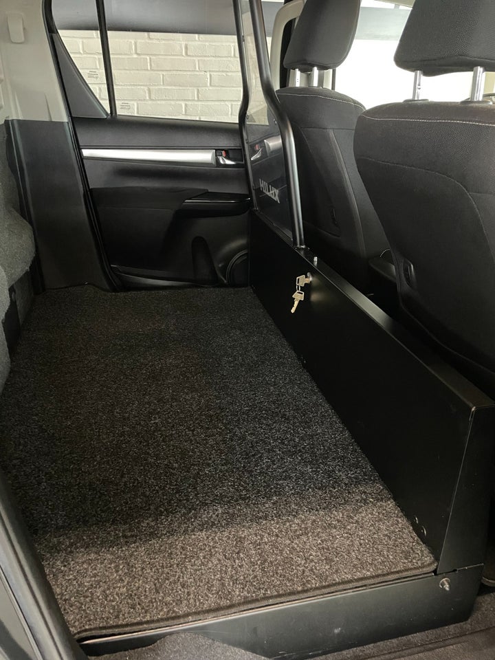 Toyota HiLux 2,4 D-4D 150 T3 Db.Kab aut. 4x4 4d