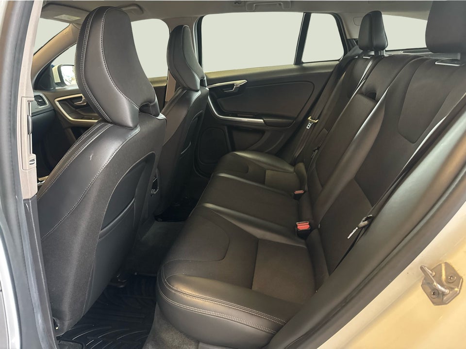 Volvo V60 2,0 D4 181 Momentum Drive-E 5d